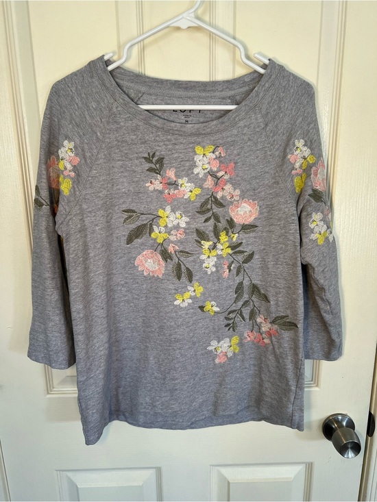 LOFT Tops - LOFT Gray Floral Embroidered Sweatshirt Top Medium 3/4 Sleeve